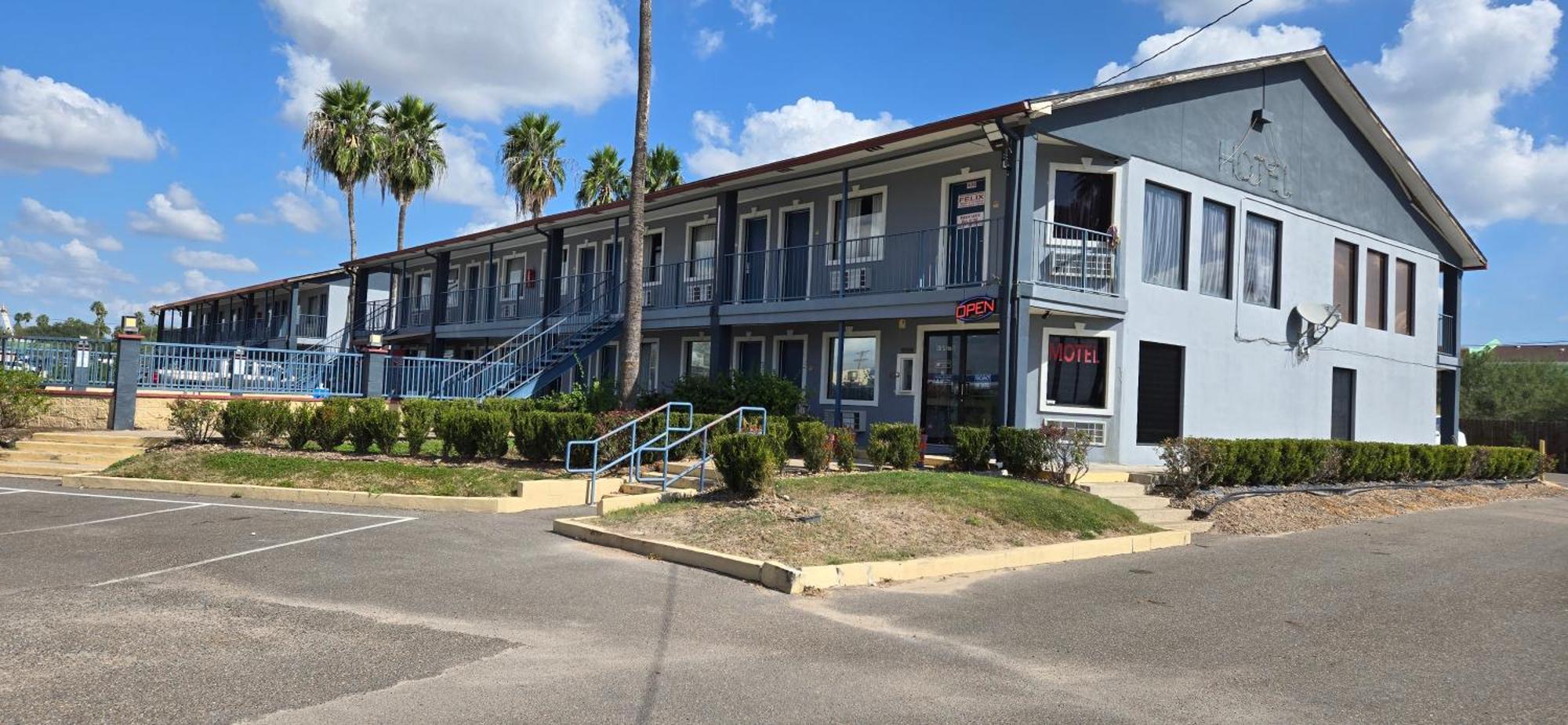 Deluxe Inn Airport McAllen Extérieur photo
